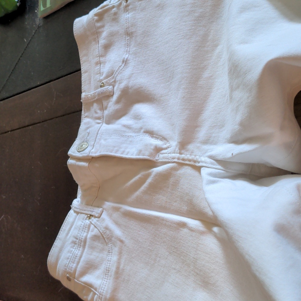 Abercrombie and Fitch size 28 white jeans